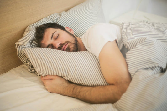 Schlaf und Testosteron: Warum guter Schlaf für Männer so entscheidend ist